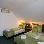 Babi - Babi Vendeghaz 3* Balatonfüred