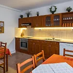 Babi - Babi Vendeghaz 3*
