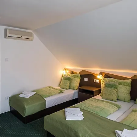 Babi - Babi Vendeghaz 3* Balatonfured