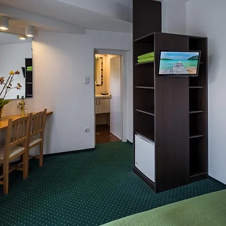 Babi - Babi Vendeghaz 3* Balatonfured