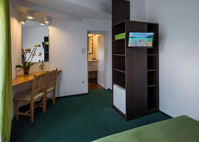 Babi - Babi Vendeghaz 3* Balatonfured