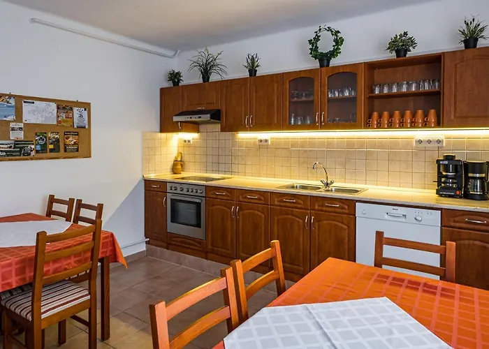 Babi - Babi Vendeghaz 3*